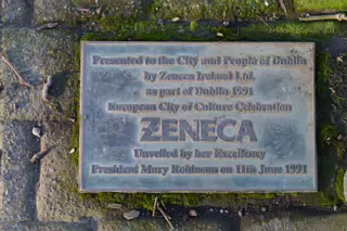 PATRICK KAVANAGH SCULPTURE [PRESENTED TO CITY AND PEOPLE OF DUBLIN BY ZENEZA]-228032-1