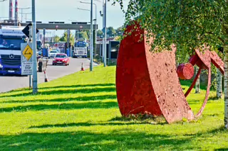 THIS RED METAL YOKE AT YORK ROAD IN THE DOCKLANDS [NEEDS A PAINT JOB]-240596-1