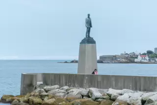 ROGER CASEMENT STATUE [DUN LAOGHAIRE BATHS 23 JULY 2024]-237112-1