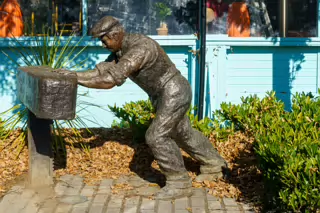 THE LOCK KEEPER AT ASHTOWN [IS IT GENUINE PUBLIC ART OR SOMETHING ELSE]-242600-1