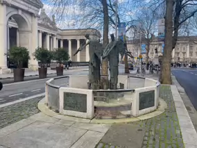 THE THOMAS DAVIS STATUE AND MEMORIAL FOUNTAIN [AND WHEN I GOT THERE THE WATER FEATURE WAS DRY]-229471-1