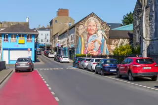 DRAWDA URBAN ART TRAIL [THIS MURAL IS BY VERA BUGATTI AND IT IS ON DOMINIC STREET IN DROGHEDA]-240010