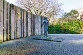 WOLFE TONE BY EDWARD DELANEY [I LIKE THE SETTING AT THE CORNER OF STEPHEN'S GREEN]-228100-1