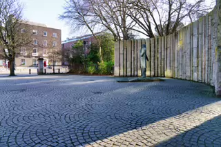 WOLFE TONE BY EDWARD DELANEY [I LIKE THE SETTING AT THE CORNER OF STEPHEN'S GREEN]-228103-1