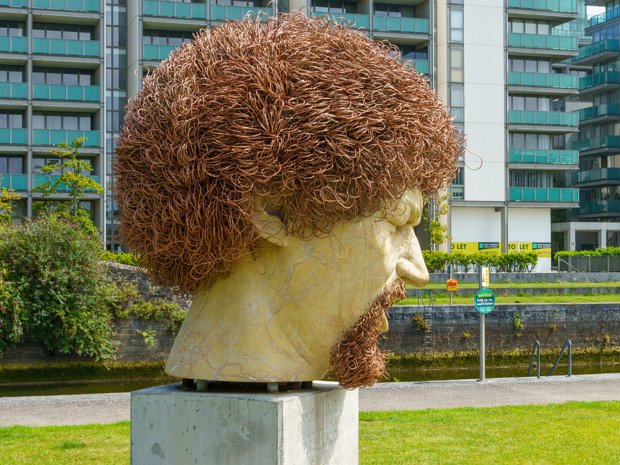 LUKE KELLY The bronze sculpture, created by artist Vera Klute, honours the renowned Irish folk singer and member of The Dubliners.