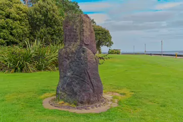 MAOI SCULPTURE IN CLONTARF [REPLICA OF ONE OF THE EASTER ISLAND STATUES]-244418-1