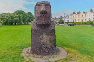 MAOI SCULPTURE IN CLONTARF [REPLICA OF ONE OF THE EASTER ISLAND STATUES]-244419-1