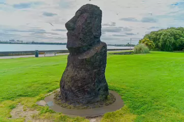 MAOI SCULPTURE IN CLONTARF [REPLICA OF ONE OF THE EASTER ISLAND STATUES]-244421-1