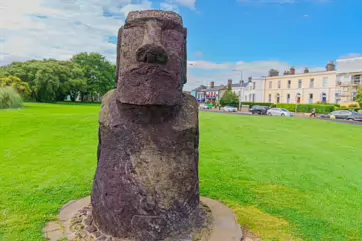 MAOI SCULPTURE IN CLONTARF [REPLICA OF ONE OF THE EASTER ISLAND STATUES]-244422-1