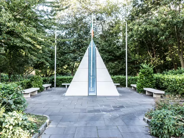NATIONAL MEMORIAL BY BRIAN KING