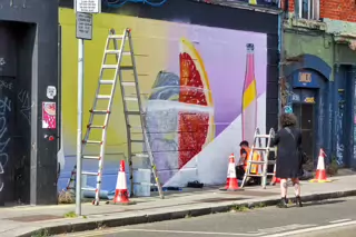 STREET ARTISTS IN ACTION [CHANCERY STREET 16 JULY]-236612-1