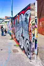 CREATING STREET ART [GORDON LANE - RICHMOND VILLAS BEHIND THE BERNARD SHAW PUB MAY 2013] X-234728-1