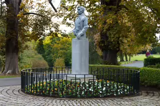SEAN HEUSTON MEMORIAL STATUE [THE PEOPLES FLOWER GARDEN IN PHOENIX PARK]-243345-1