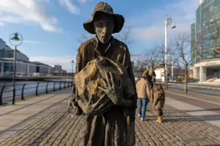 FAMINE MEMORIAL AT CUSTOM HOUSE QUAY IN DUBLIN [PHOTOGRAPHED JANUARY 2019]-147578-1