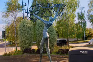 THIS BRONZE SCULPTURE IS IN CORNELSCOURT VILLAGE [IT HAS TAKEN ME YEARS TO FIND ANY INFORMATION RELATING TO IT]-242739-1