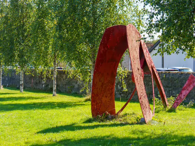 RED METAL YOKE