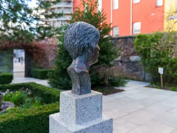 VERONICA GUERIN