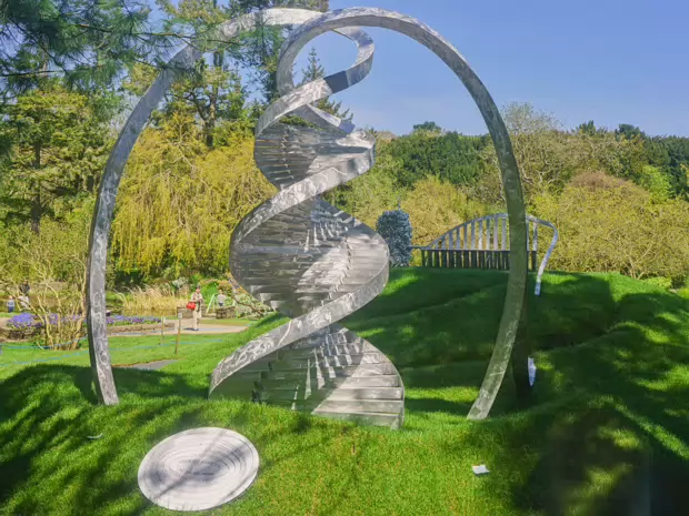 DNA SCULPTURE