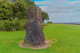MAOI SCULPTURE IN CLONTARF [REPLICA OF ONE OF THE EASTER ISLAND STATUES]-244418-1