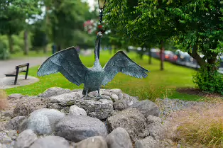 SCULPTURE OF A SWAN BY ANNETTE McCORMACK [AT THE STRAND PARK IN NEWBRIDGE]-238513-1