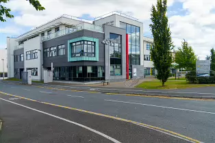 STATION ROAD IN NEWBRIDGE [PHOTOGRAPHED 14 AUGUST 2024]-238776-1