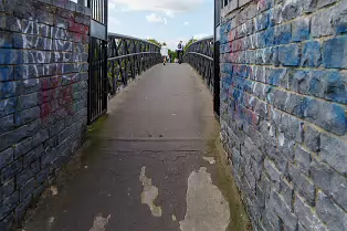 THE MILLENNIUM BRIDGE IN CARLOW [A MODERN LINK ACROSS THE BARROW]-239519-1