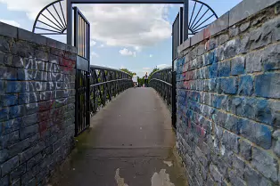 THE MILLENNIUM BRIDGE IN CARLOW [A MODERN LINK ACROSS THE BARROW]-239520-1