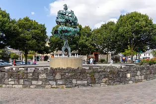 COMMEMORATING THE 1798 REBELLION IN CARLOW [THE LIBERTY TREE SCULPTURE]-239560-1