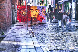 TEMPLE BAR WAS VERY COLOURFUL TODAY [IMMEDIATELY AFTER SOME REALLY INTENSE RAIN]-239045-1