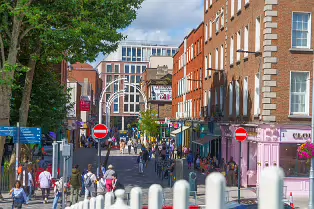 THE HALFPENNY BRIDGE AND LIFFEY STREET [LIFFEY STREET HAS RECENTLY BEEN PEDESTRIANISED]-238490-1
