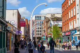 THE HALFPENNY BRIDGE AND LIFFEY STREET [LIFFEY STREET HAS RECENTLY BEEN PEDESTRIANISED]-238494-1