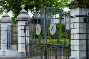 MY SECOND VISIT TO PALMERSTOWN VILLAGE [I NEED MORE INFORMATION ABOUT REDCOWFARM]-232519-1