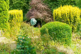 THE PATRICK CORISH MEMORIAL BY RICHIE CLARKE [THE JUNIOR GARDEN AT MAYNOOTH COLLEGE]-237723-1