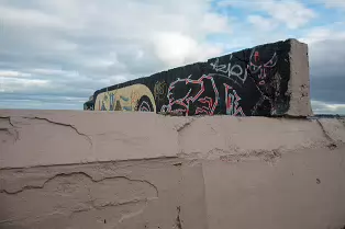 SANDYMOUNT SEA BATHS [A CENTURY OF DECAY AND NOW A CANVAS FOR STREET ART]-235906-1