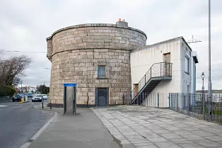 THE SANDYMOUNT MARTELLO TOWER AND A PUBLIC TOILET [FEBRUARY 2008]-235903-1