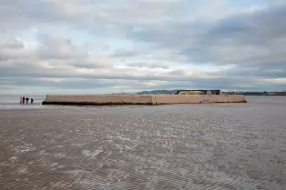 SANDYMOUNT SEA BATHS [A CENTURY OF DECAY AND NOW A CANVAS FOR STREET ART]-235929-1