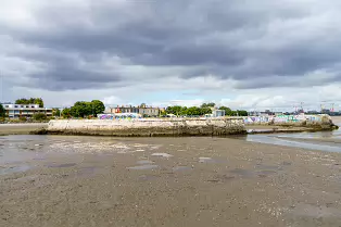 SANDYMOUNT SEA BATHS AUGUST 2024 [A CENTURY OF DECAY, MORE RECENTLY A CANVAS FOR STREET ART]-239458-1
