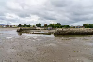 SANDYMOUNT SEA BATHS AUGUST 2024 [A CENTURY OF DECAY, MORE RECENTLY A CANVAS FOR STREET ART]-239463-1