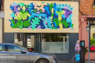 THE BUNKER IN BLACKROCK WITH A SIGN BY STREET ARTIST DECOY [IT WOULD APPEAR THAT THEY HAVE CEASED TRADING]-238369-1