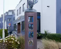 ORPEN SCULPTURE AT THE TALBOT HOTEL IN STILLORGAN [PHOTOGRAPHED 20 AUGUST 2024]-239079-1