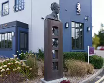 ORPEN SCULPTURE AT THE TALBOT HOTEL IN STILLORGAN [PHOTOGRAPHED 20 AUGUST 2024]-239080-1