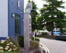 ORPEN SCULPTURE AT THE TALBOT HOTEL IN STILLORGAN [PHOTOGRAPHED 20 AUGUST 2024]-239081-1