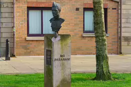 NO PASARAN AT WRITERS SQUARE IN BELFAST [SPANISH CIVIL WAR MEMORIAL BY ANTO BRENNAN]-232863-1