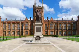 THE WAR MEMORIAL AT QUEENS UNIVERSITY [PHOTOGRAPHED MAY 2017]-235527-1 THE WAR MEMORIAL AT QUEENS UNIVERSITY