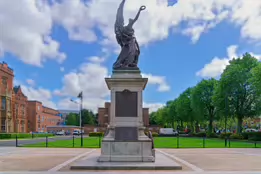 THE WAR MEMORIAL AT QUEENS UNIVERSITY [PHOTOGRAPHED MAY 2017]-235530-1 THE WAR MEMORIAL AT QUEENS UNIVERSITY