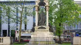 A VISIT TO CITY HALL BELFAST IN MAY 2011 [LANDSCAPE FORMAT]-233184-1