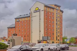 IT WAS KNOWN AS DAYS HOTEL BACK IN MAY 2015 [IT IS NOW THE HOLIDAY INN]-232952-1