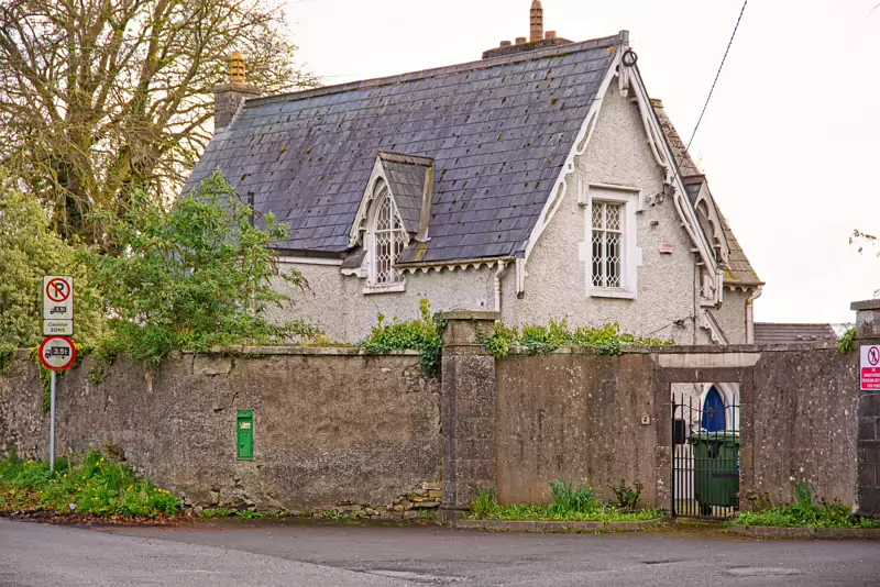 Knockmaroon Gate Lodge 003 Fingal County Council granted permission to developers Dun Ardagh Holdings Ltd to remove the bridges.