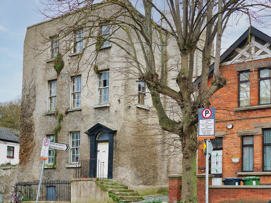 LARGE DERELICT HOUSE IT WAS IN BETTER CONDITION IN DECEMBER 2018