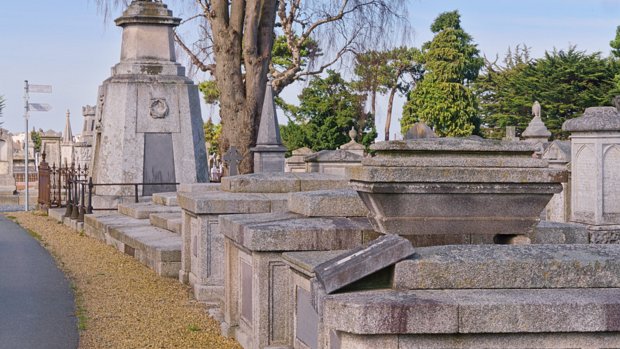 MOUNT JEROME CEMETERY